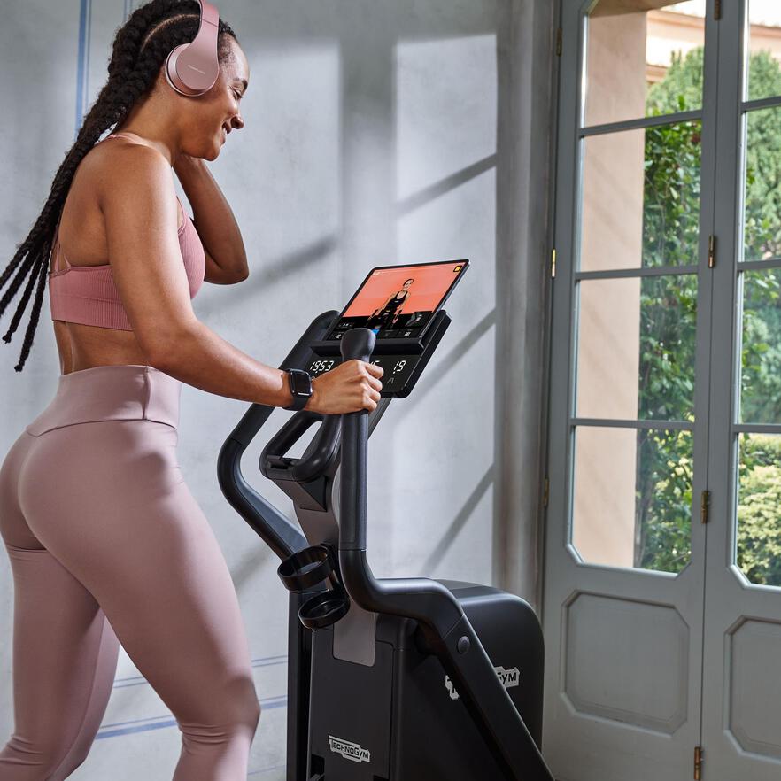 Technogym-Fitnessstudio-Ellipsentrainer